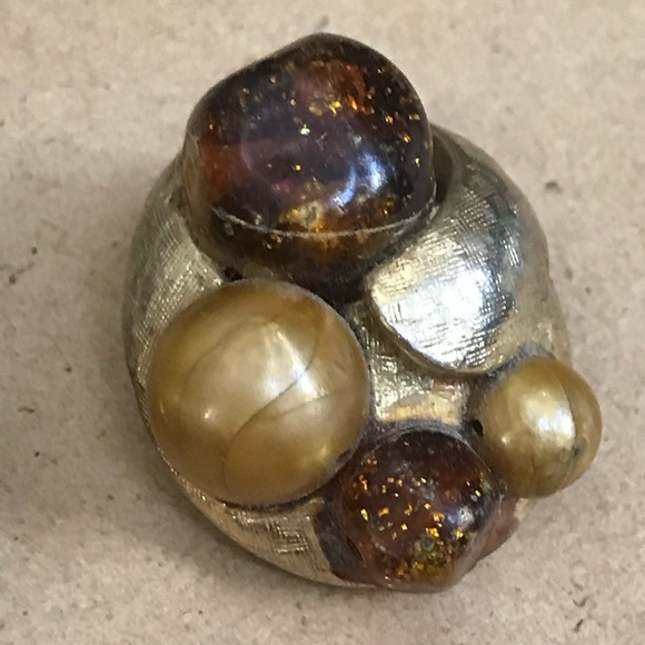 Vintage Signed ART Clip On EArrings Gold Tone Pearl Rhinestone Beads Shells Bow - Picture 4 of 12